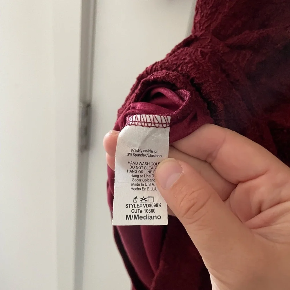 NWT Pinkblush Maternity Ruched Lace Dress Burgundy - Picture 7 of 10